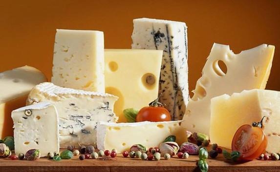 Полтора центнера колбас и сыров сожгли в Севастополе